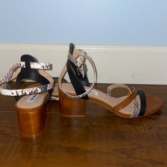 Steve Madden Black Brown Snakeskin low heel sandal - Picture 4 of 4